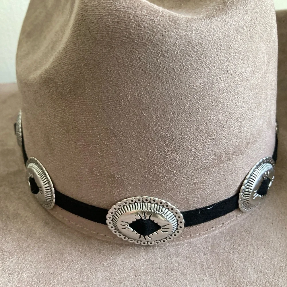 Illuma Taupe Faux Suede Western Cowboy Hat Silver Concho Band NWT